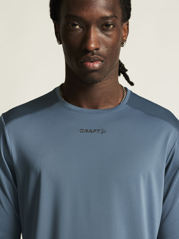 1914793-376000_ADV-Essence-LS-Tee-2-M_closeup5