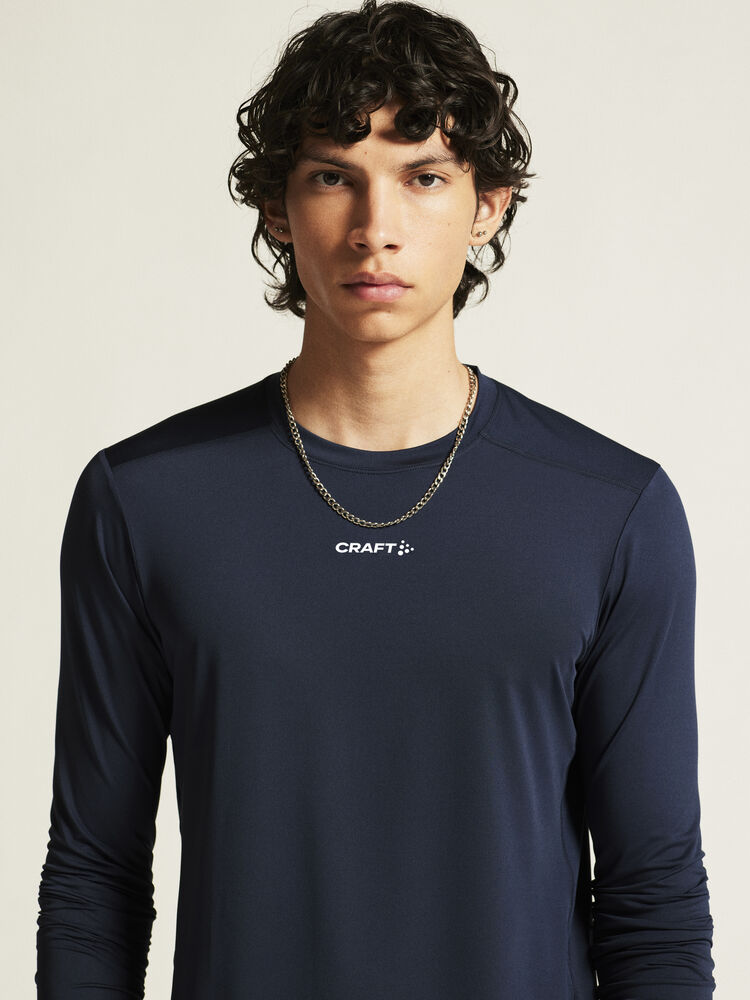 1914793-396000_ADV-Essence-LS-Tee-2-M_closeup5