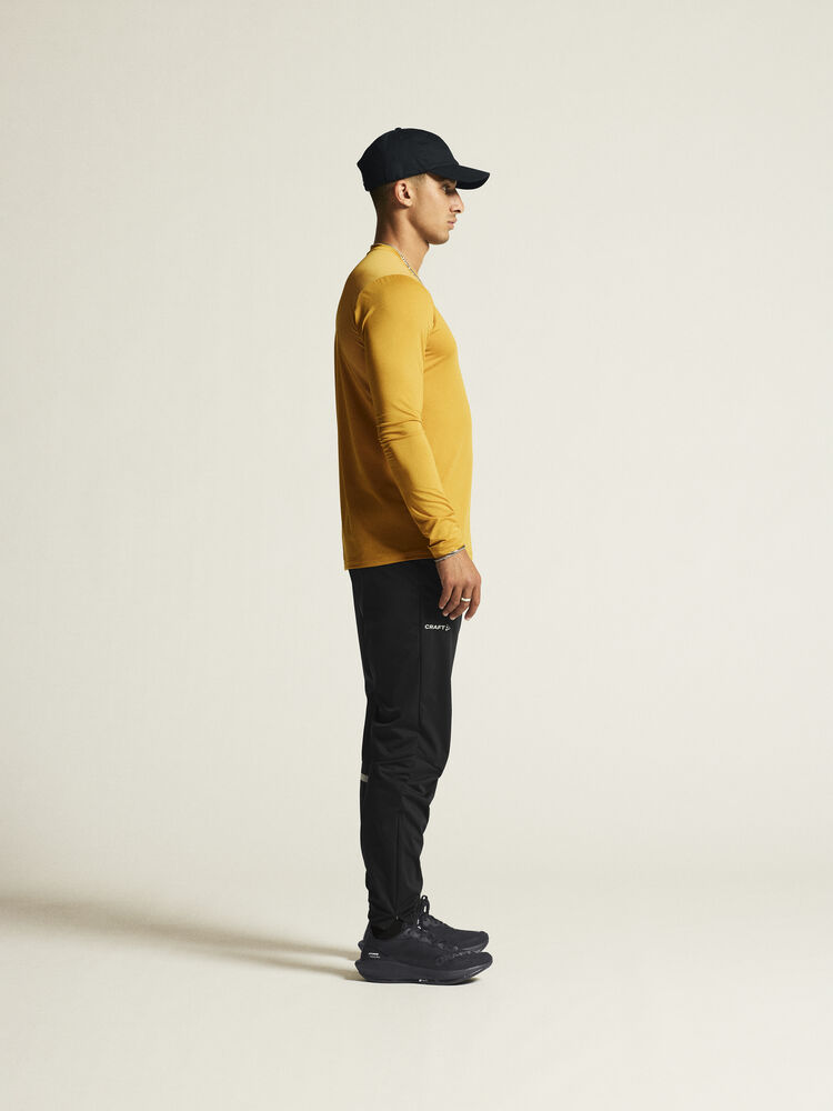 1914793-518000_ADV-Essence-LS-Tee-2-M_closeup2