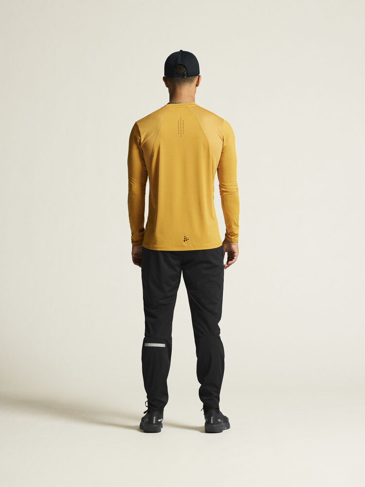 1914793-518000_ADV-Essence-LS-Tee-2-M_closeup3