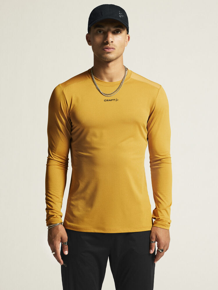 1914793-518000_ADV-Essence-LS-Tee-2-M_closeup4