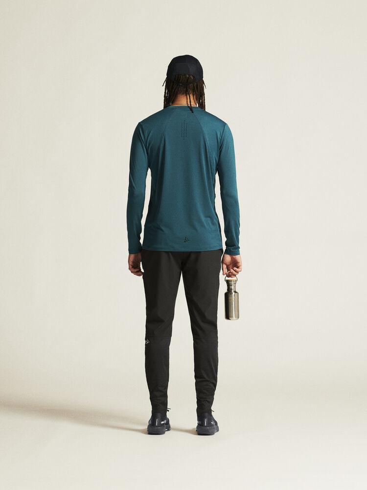 1914793-629000_ADV-Essence-LS-Tee-2-M_closeup3