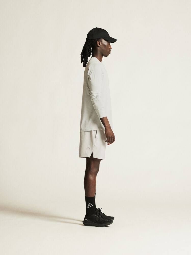 1914793-922000_ADV-Essence-LS-Tee-2-M_closeup2