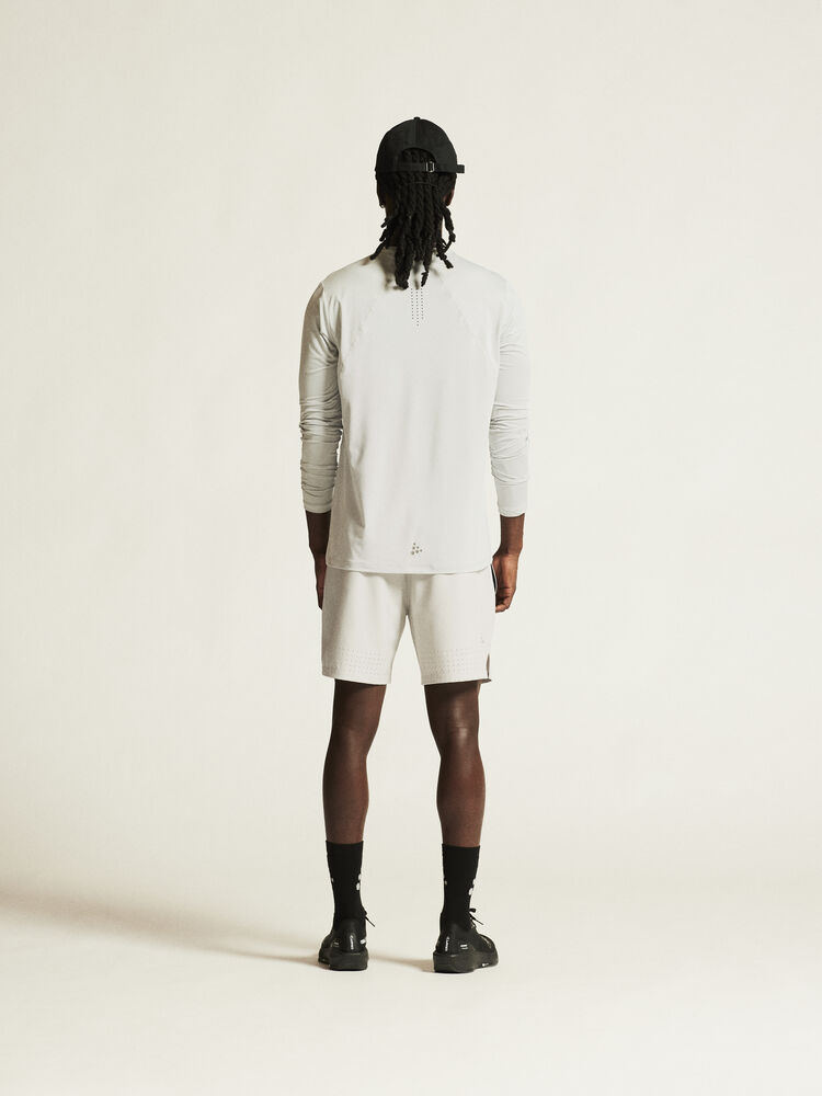 1914793-922000_ADV-Essence-LS-Tee-2-M_closeup3