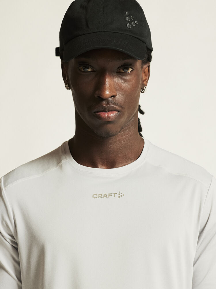 1914793-922000_ADV-Essence-LS-Tee-2-M_closeup5