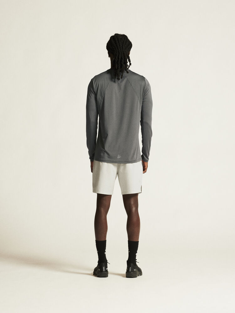 1914793-985000_ADV-Essence-LS-Tee-2-M_closeup3