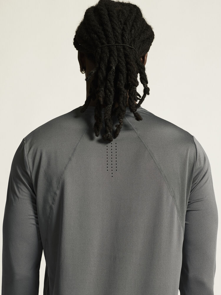 1914793-985000_ADV-Essence-LS-Tee-2-M_closeup6