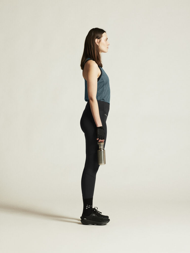 1914796-387000_ADV-Essence-Singlet-2-W_closeup2