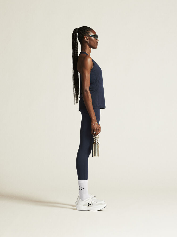 1914796-396000_ADV-Essence-Singlet-2-W_closeup2