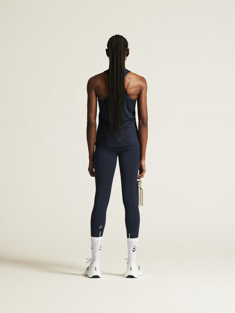 1914796-396000_ADV-Essence-Singlet-2-W_closeup3