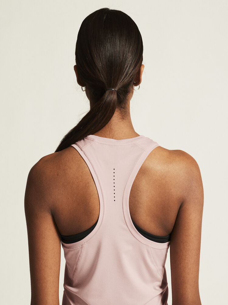 1914796-437000_ADV-Essence-Singlet-2-W_closeup7