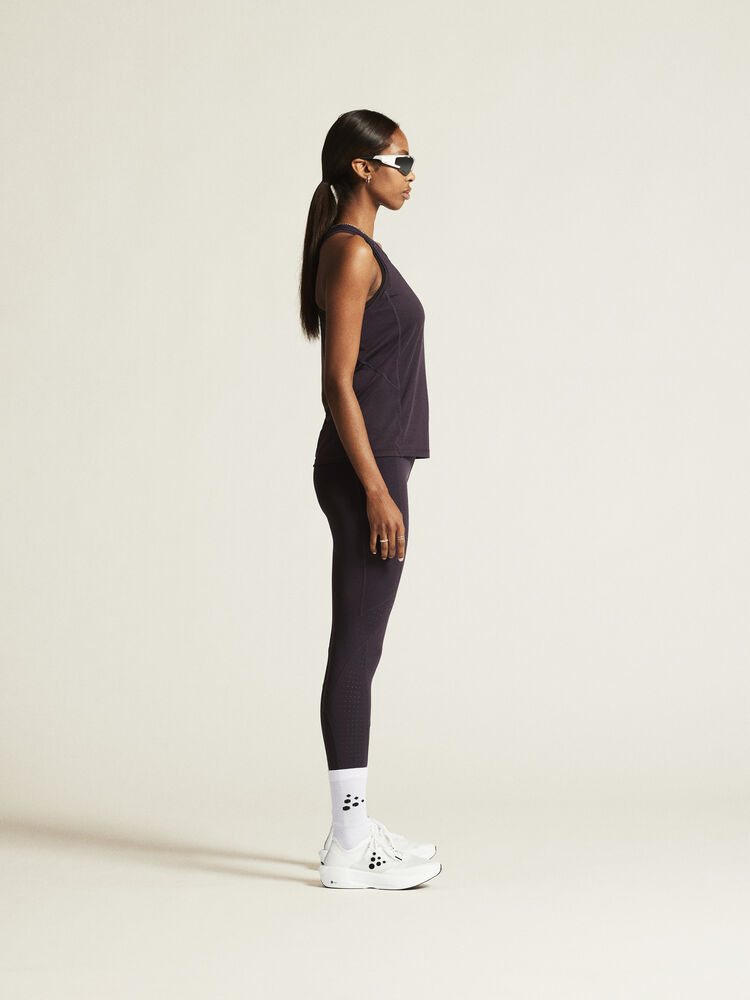 1914796-499000_ADV-Essence-Singlet-2-W_closeup2