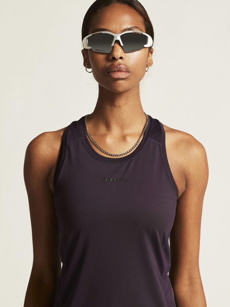 1914796-499000_ADV-Essence-Singlet-2-W_closeup5