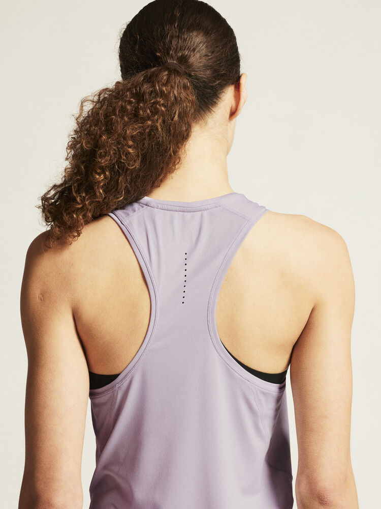 1914796-746000_ADV-Essence-Singlet-2-W_closeup6