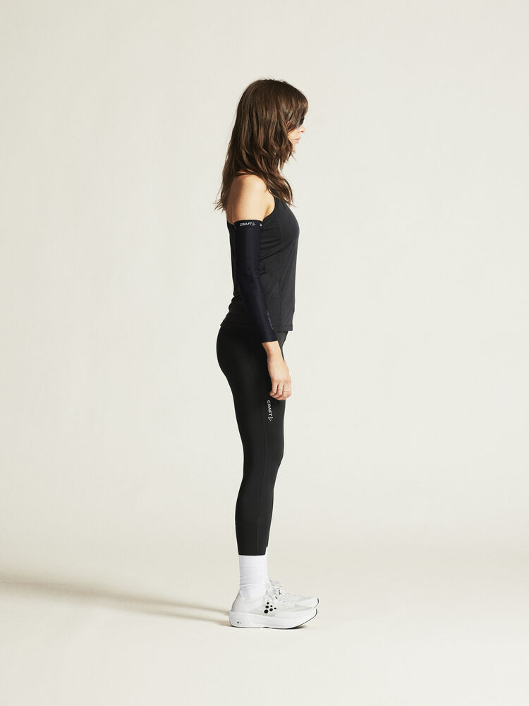 1914796-999000_ADV-Essence-Singlet-2-W_closeup2