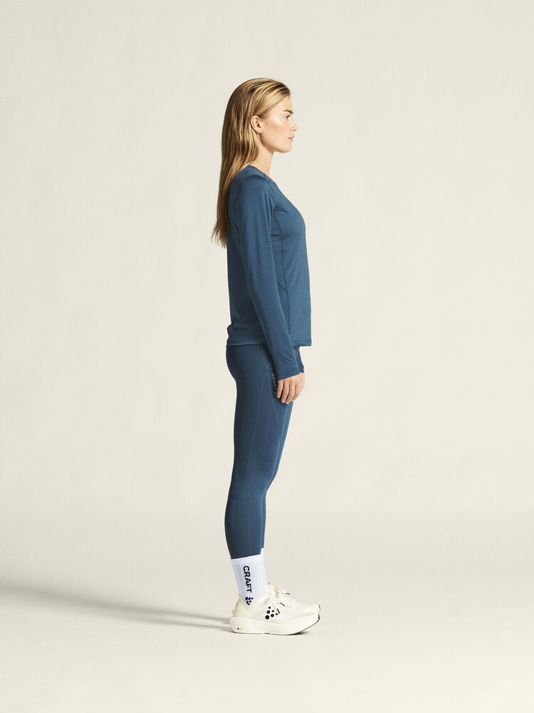 1914797-378000_ADV-Essence-LS-Tee-2-W_closeup2