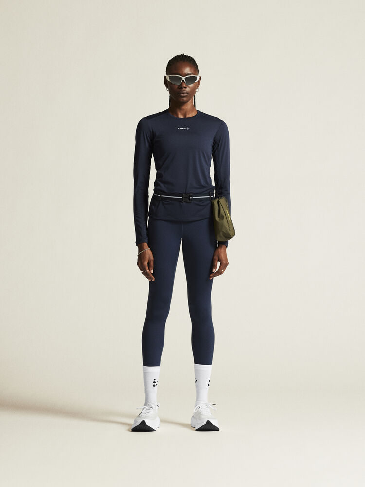 1914797-396000_ADV-Essence-Ls-Tee-2-W_closeup1