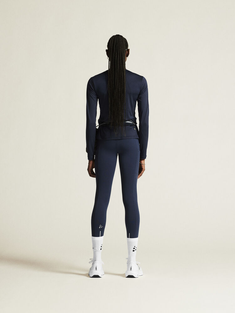 1914797-396000_ADV-Essence-Ls-Tee-2-W_closeup3