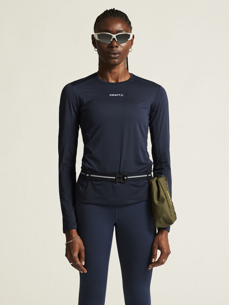 1914797-396000_ADV-Essence-Ls-Tee-2-W_closeup4