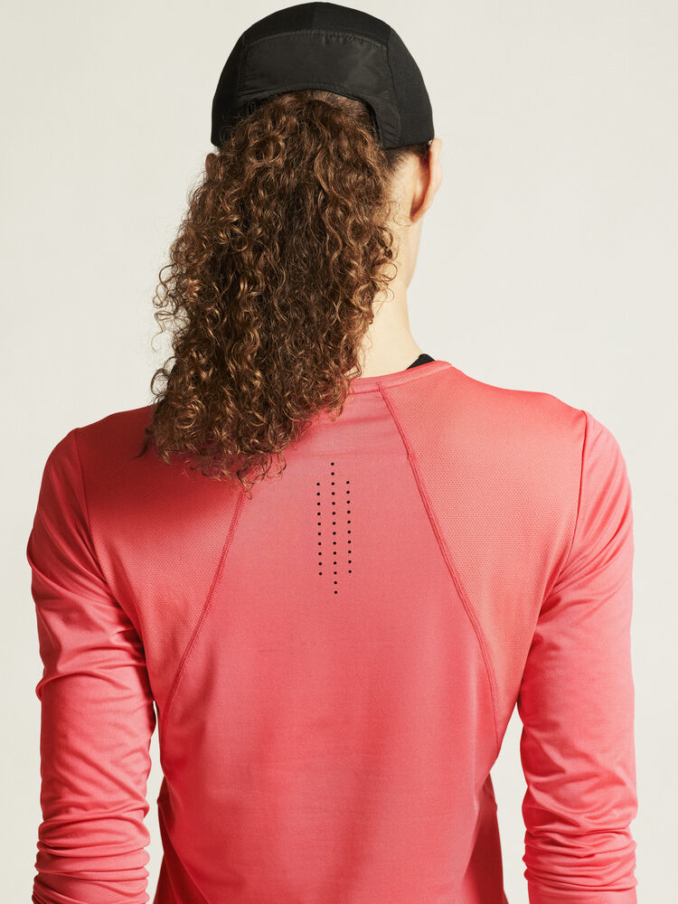 1914797-444000_ADV-Essence-LS-Tee-2-W_closeup6