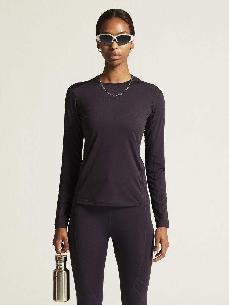 1914797-499000_ADV-Essence-LS-Tee-2-W_closeup4