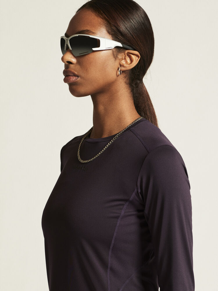 1914797-499000_ADV-Essence-LS-Tee-2-W_closeup5