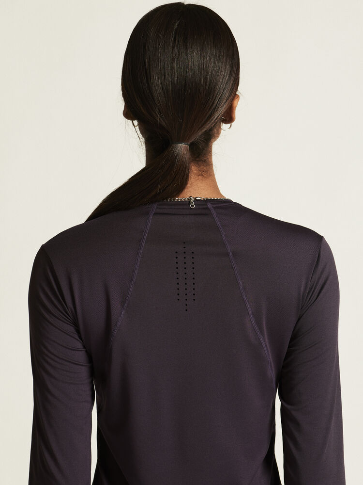 1914797-499000_ADV-Essence-LS-Tee-2-W_closeup6