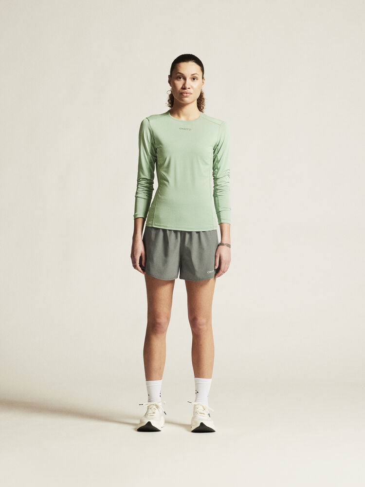 1914797-630000_ADV-Essence-LS-Tee-2-W_closeup1