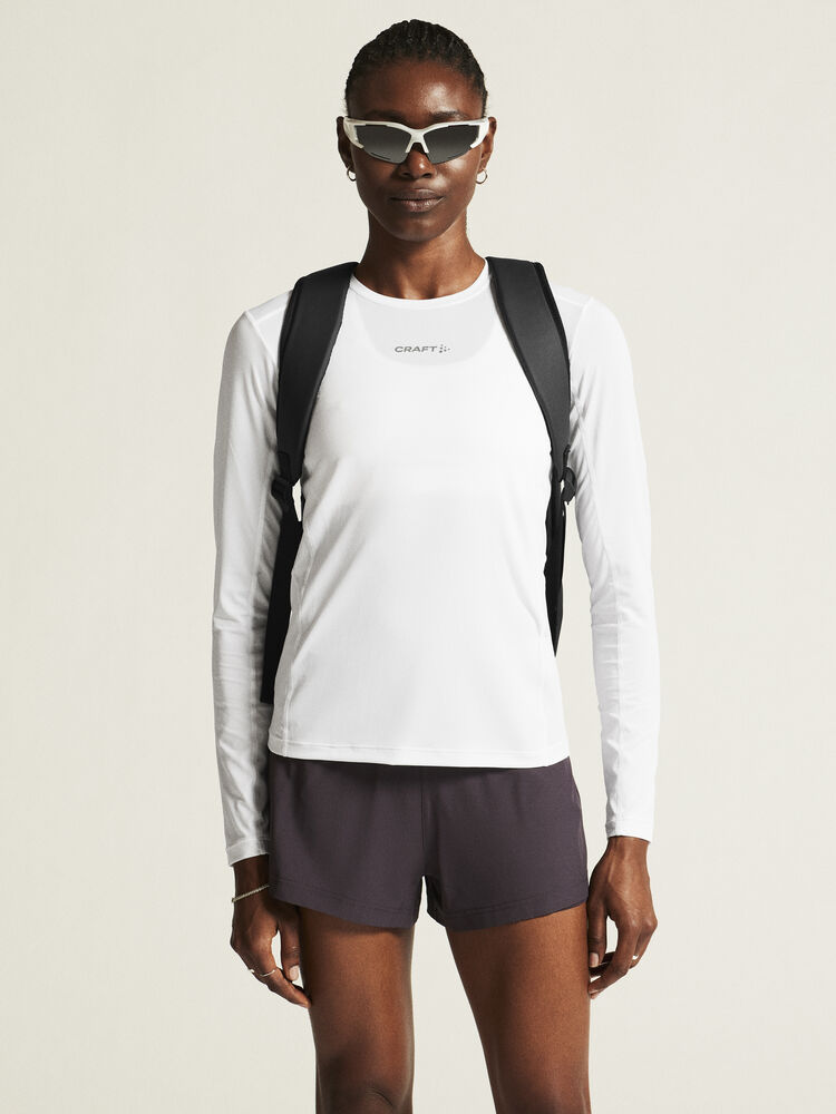 1914797-900000_ADV-Essence-Ls-Tee-2-W_closeup4