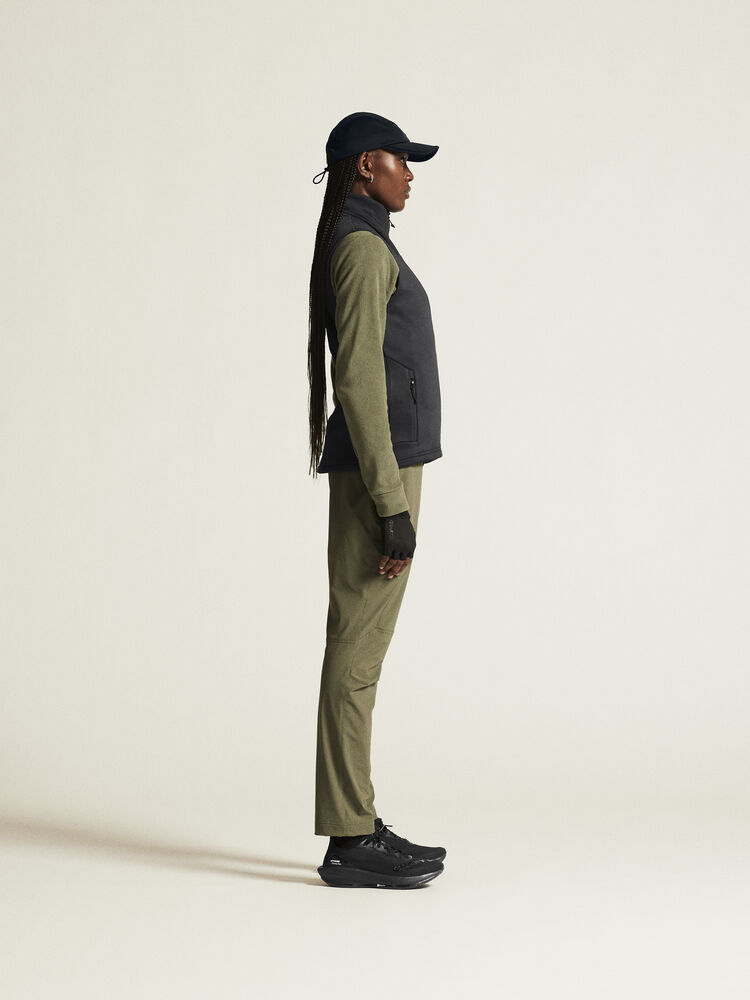 1915245-999000_ADV-Exlore-Power-fleece-Vest-W_closeup2