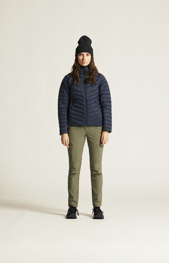 1915253-396000_ADV-Explore-Lt.-Down-Jkt-W_closeup_1