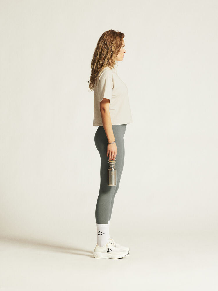 1916017-214000_Collective-Relaxed-SS-Tee-W_closeup2