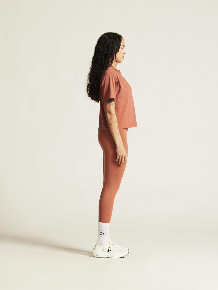 1916017-458000_Collective-Relaxed-SS-Tee-W_closeup2