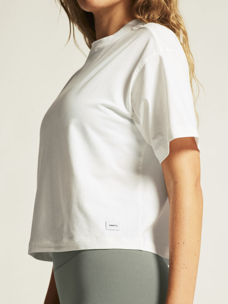 1916017-900000_Collective-Relaxed-SS-Tee-W_closeup6