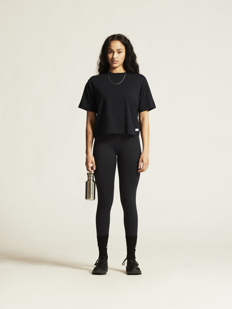 1916017-999000_Collective-Relaxed-SS-Tee-W_closeup1-1