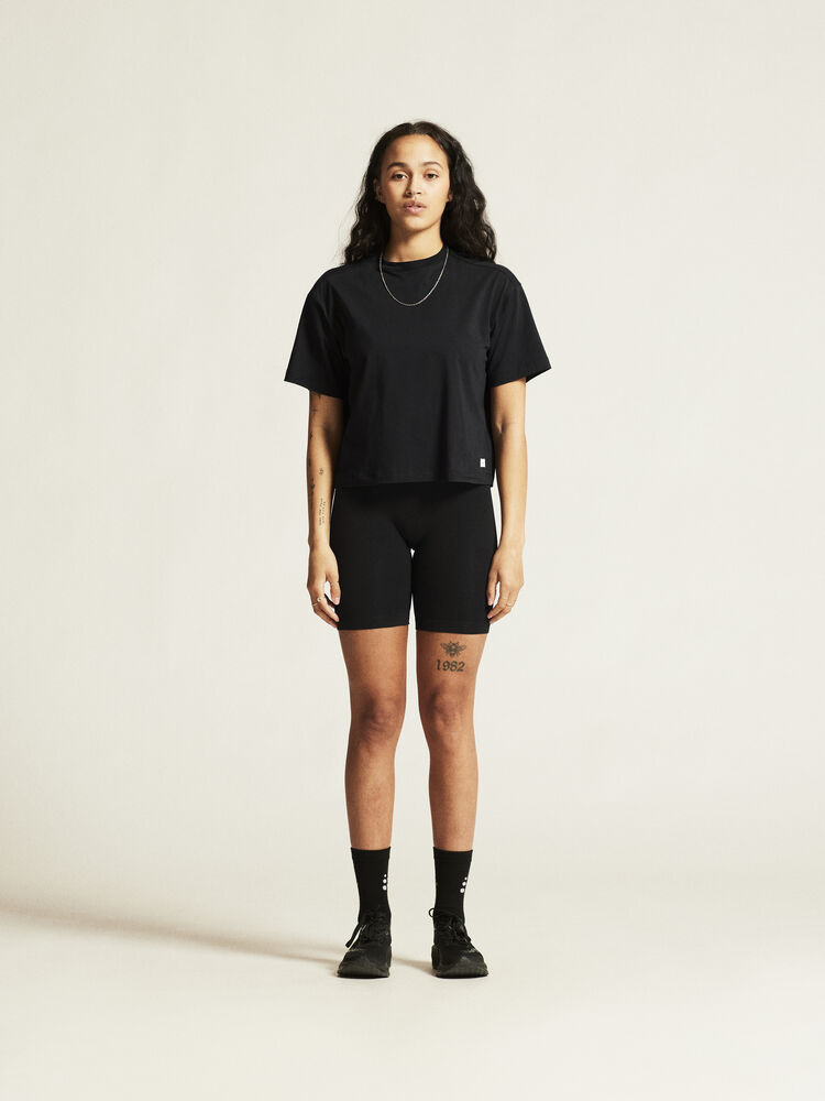 1916017-999000_Collective-Relaxed-SS-Tee-W_closeup1