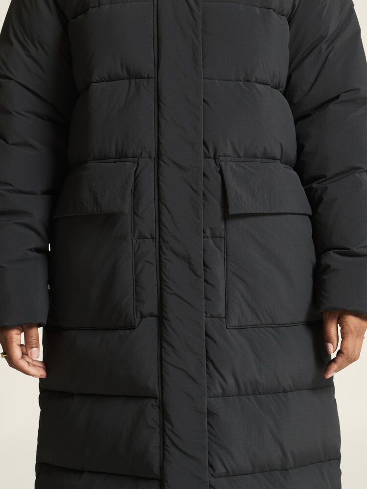 1916376-999000_Urban-Long-Padded-Coat-W_closeup4