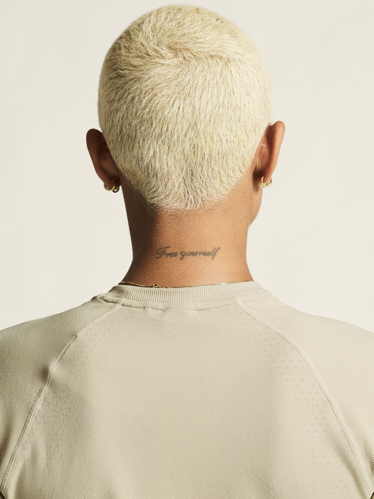 1916675-214000_Dry-Active-Comfort-LS-2-W_closeup6