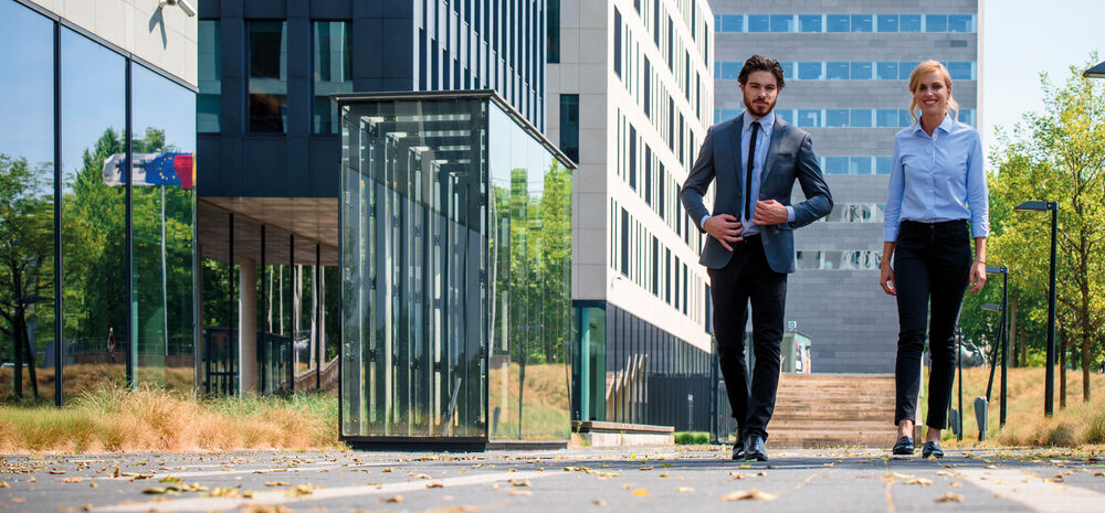 2126006_2116004_OFFICER_Business_IMG18_2