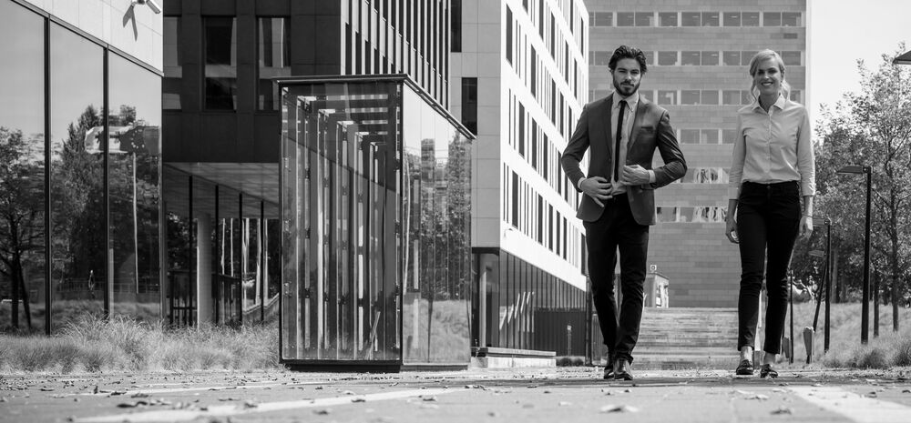 2126006_2116004_OFFICER_Business_IMG18_2Black26White