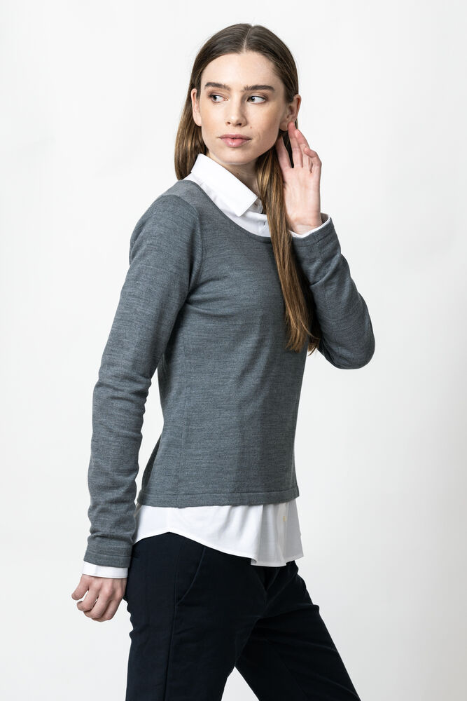 2930203-909_MerinoUWoman_ModelPictureRight