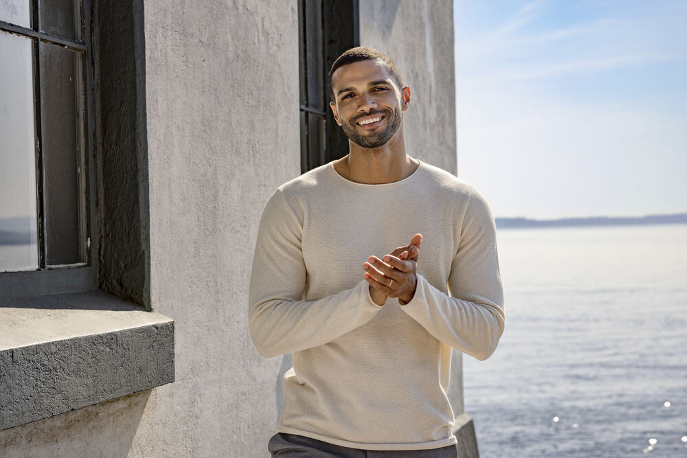 355426_IMaw23_CarnationSweater