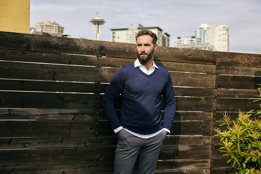 355432_IMss24_VernonV-neck