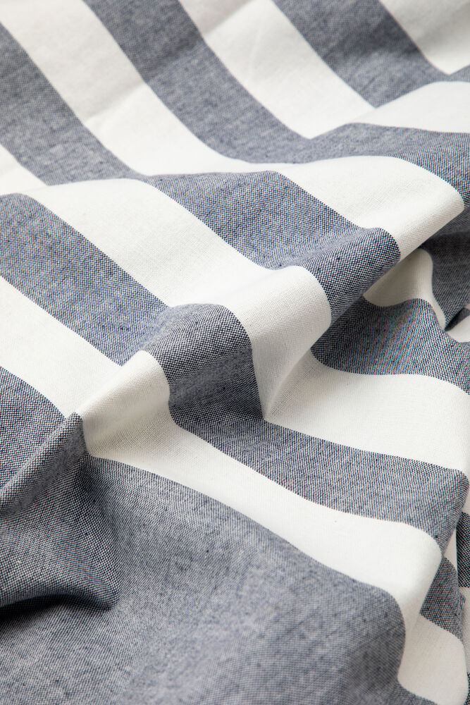 410216-58_Morhult_Navy_Closeup