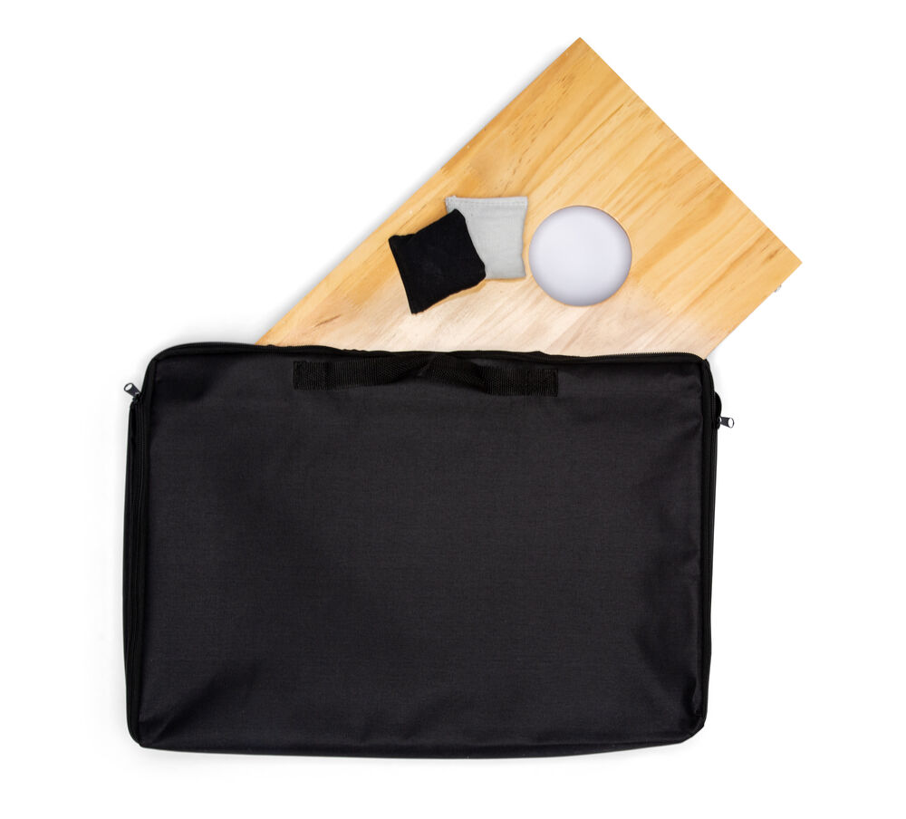 411189_LNCornHoleGame_closeup2