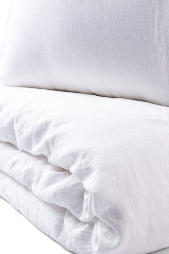 420944-00_BedsetKLLinneaWashedLinen_White_Closeup