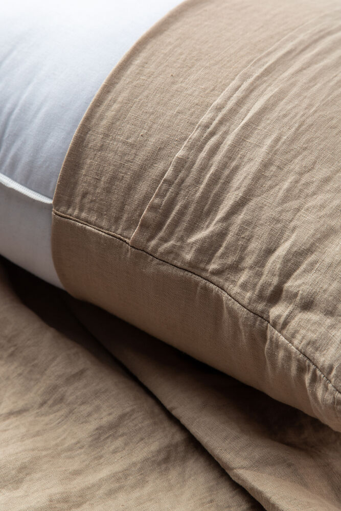 420944-02_KLPillowCaseLinnea-Linen_Beige_closeup1