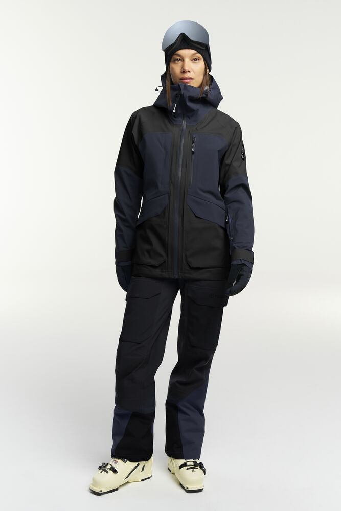 465018405-999_nayoro_shell_jacket_W_fullbody_21