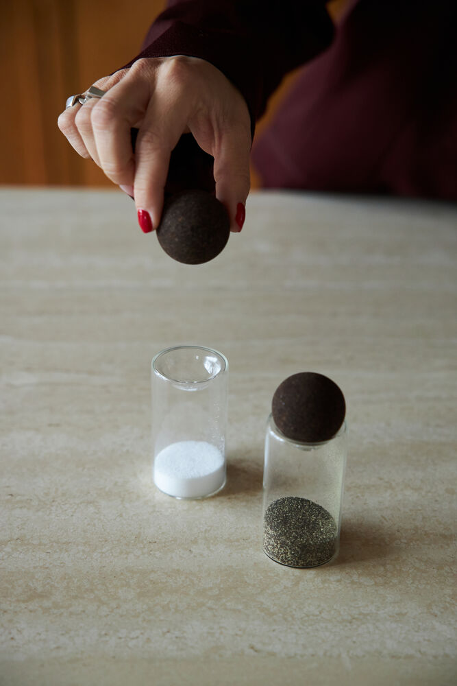 Nature salt- og peppersett med kork-kule