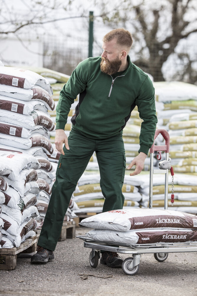 65231320_Craftsman-Trousers_65540120_Sweatshirt-half-zip_no7124